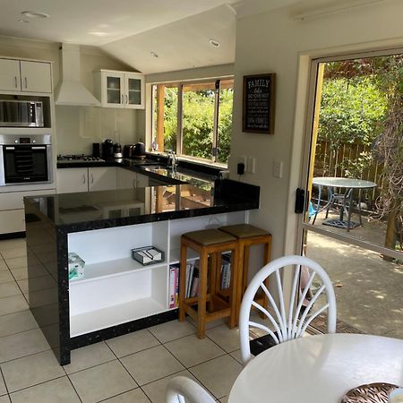 Spacious Home Paraparaumu Exterior photo